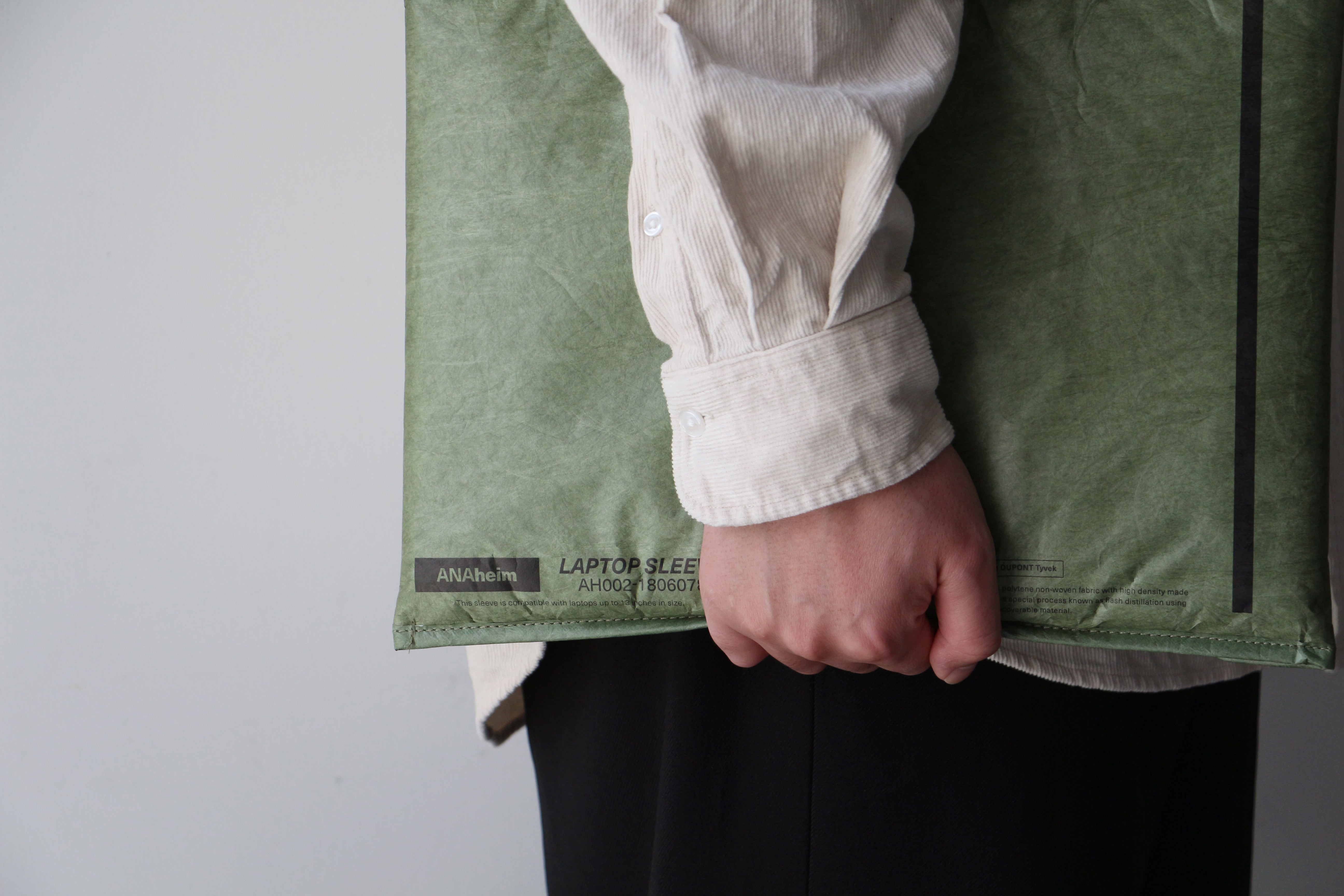 anaheim_laptop_sleeve_13inch_khaki_image_05