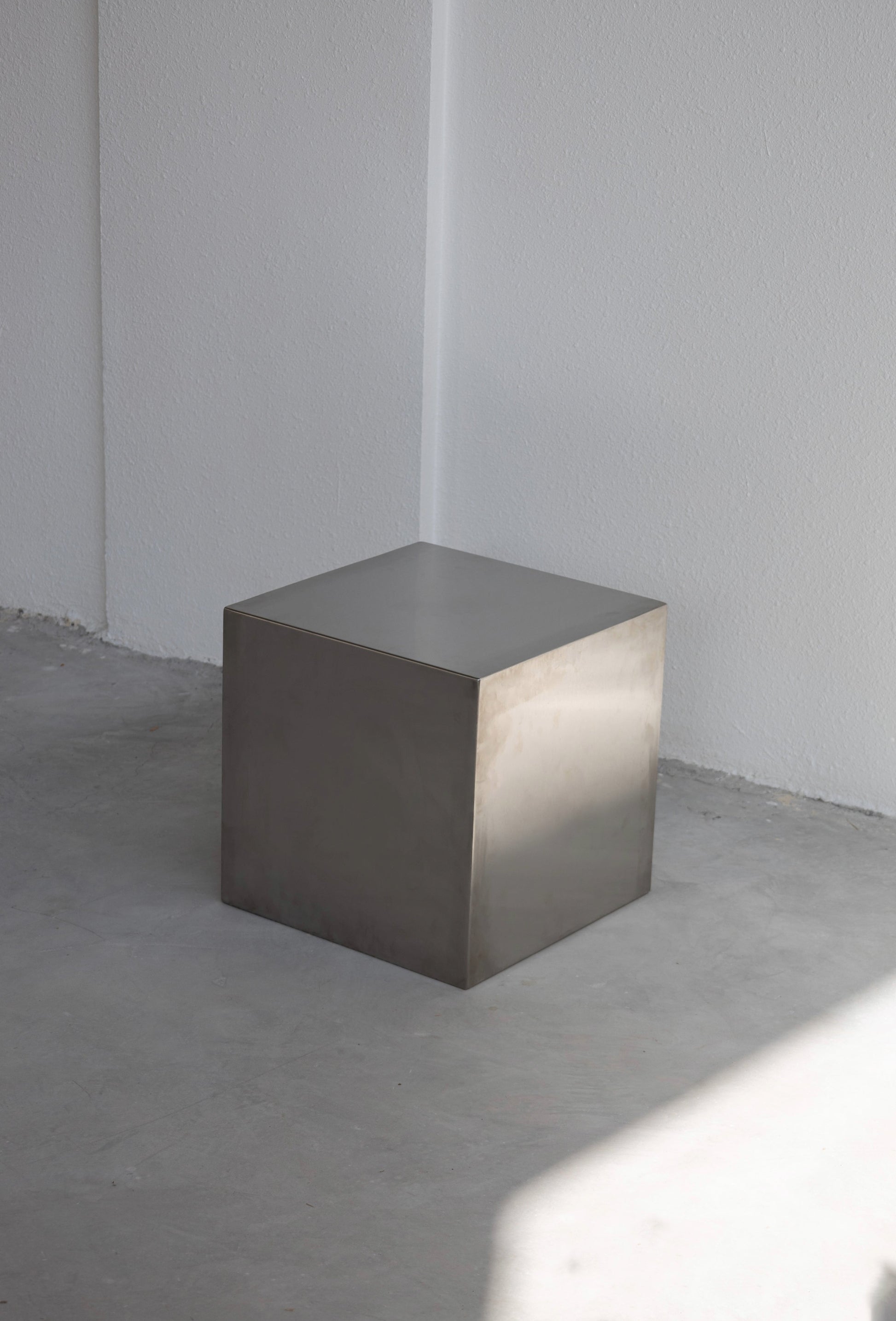 Cube table - Forma - UAE - 0