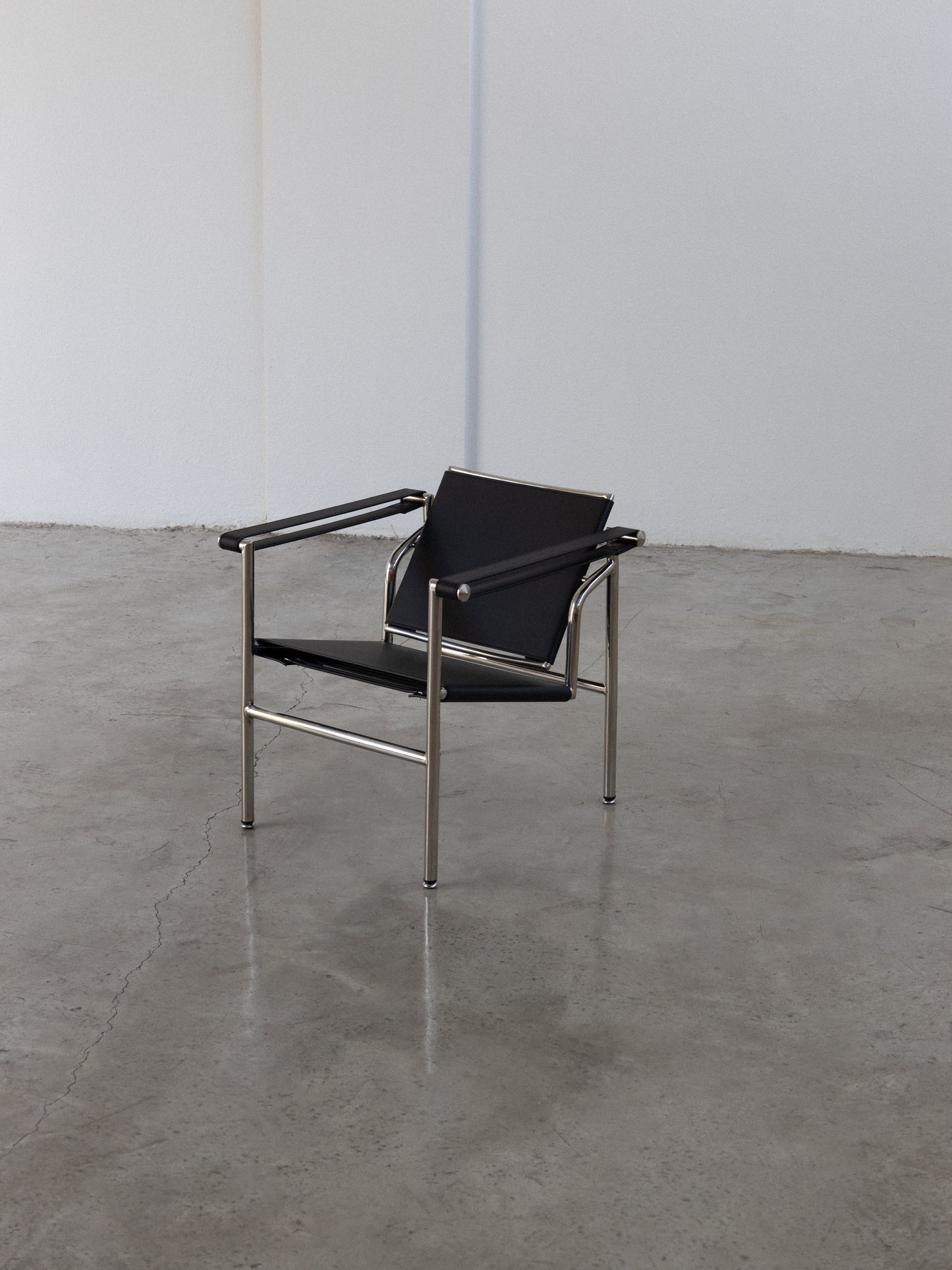 LC1 Basculant Chair